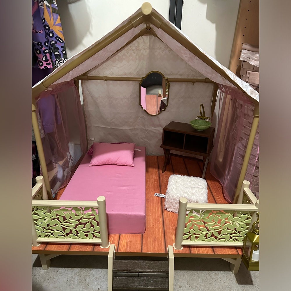 American Girl Doll Kira's Comfy
Platform Camping Tent w Some
Furniture Playset